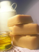 KECSKETEJ SZAPPAN - mézzel / GOAT MILK SOAP - with honey